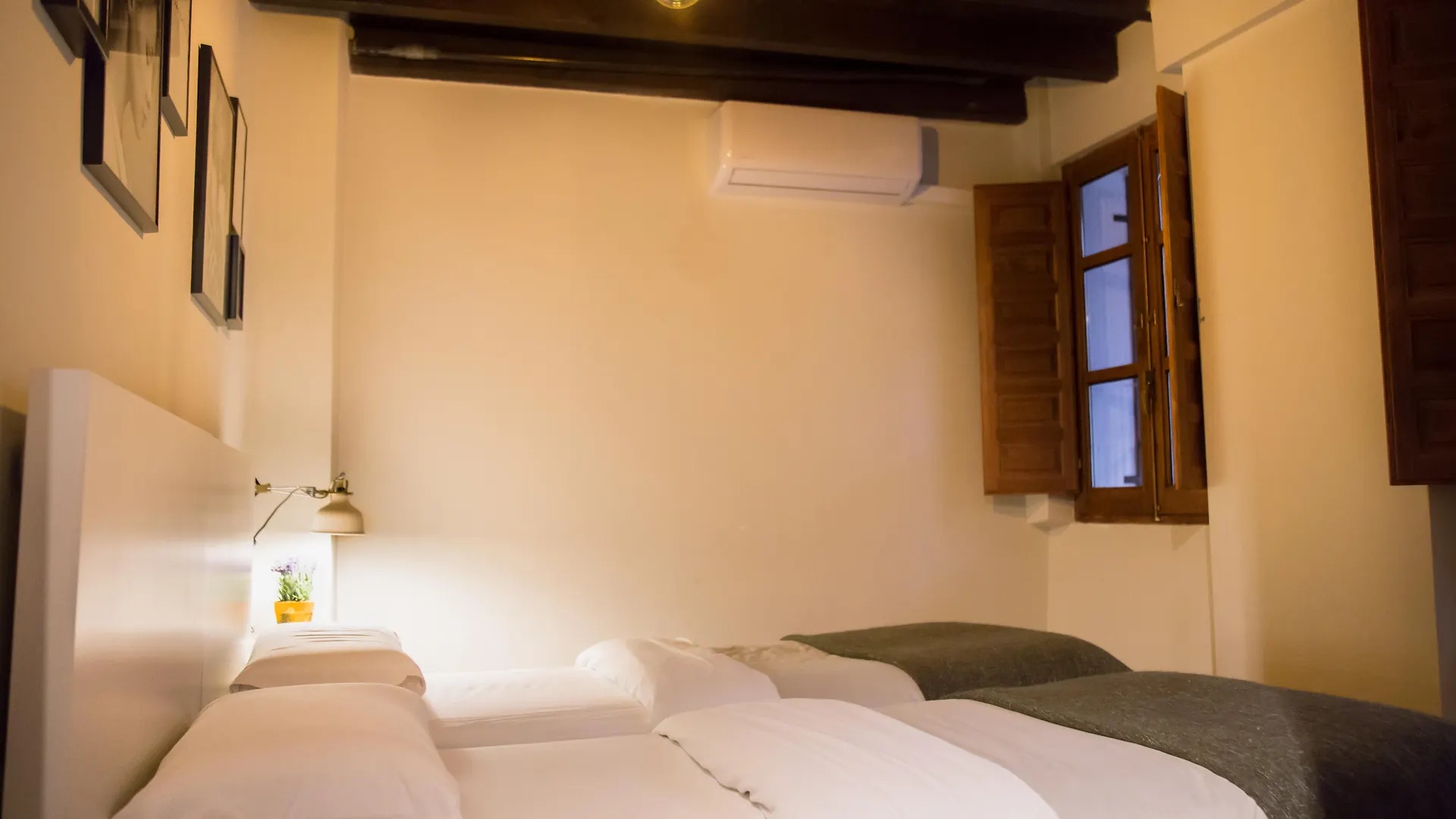 Apartamentos Nahira Suites 3000 Granada 0*,  İspanya