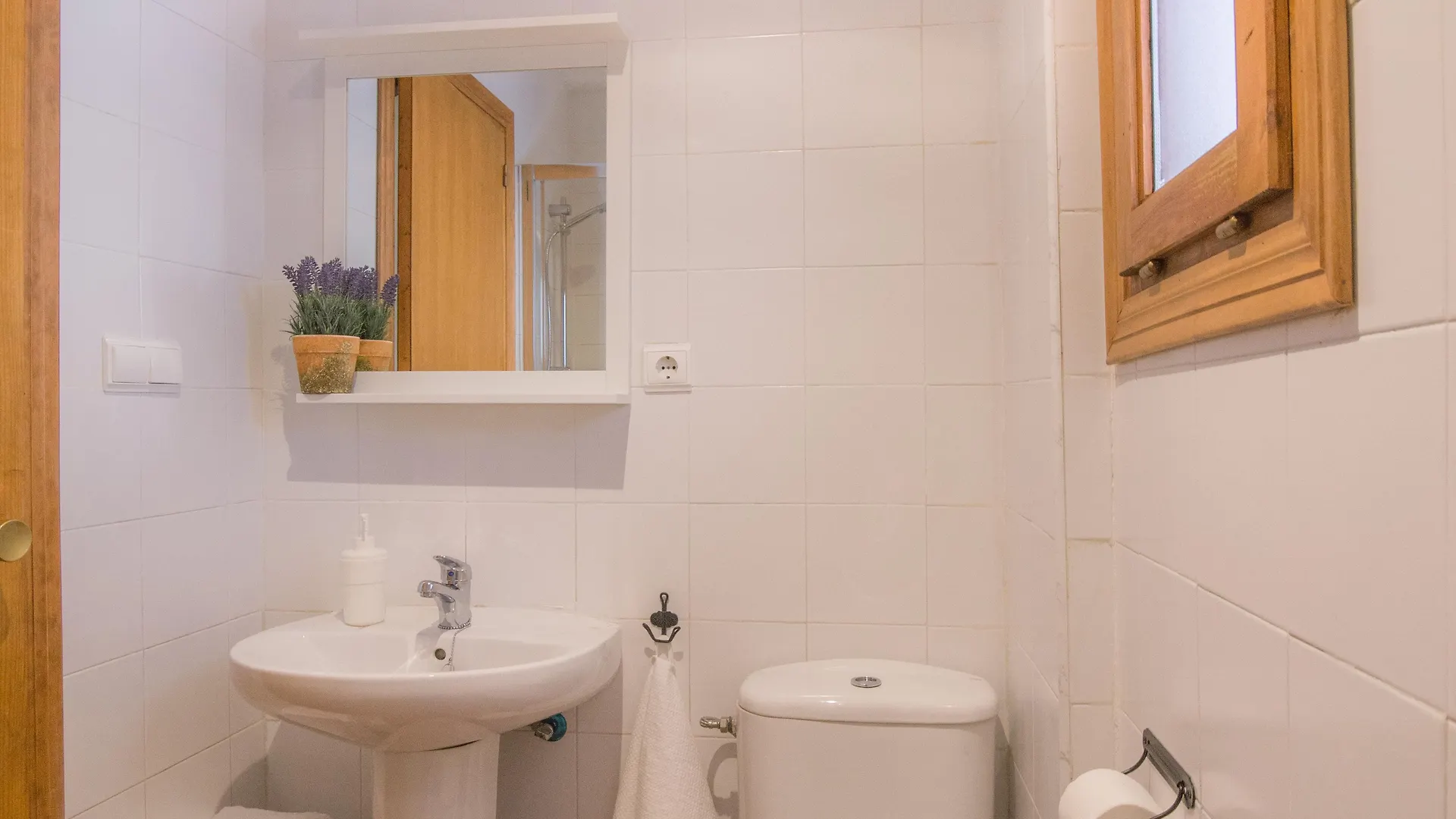 Apartamentos Nahira Suites 3000 Granada Daire