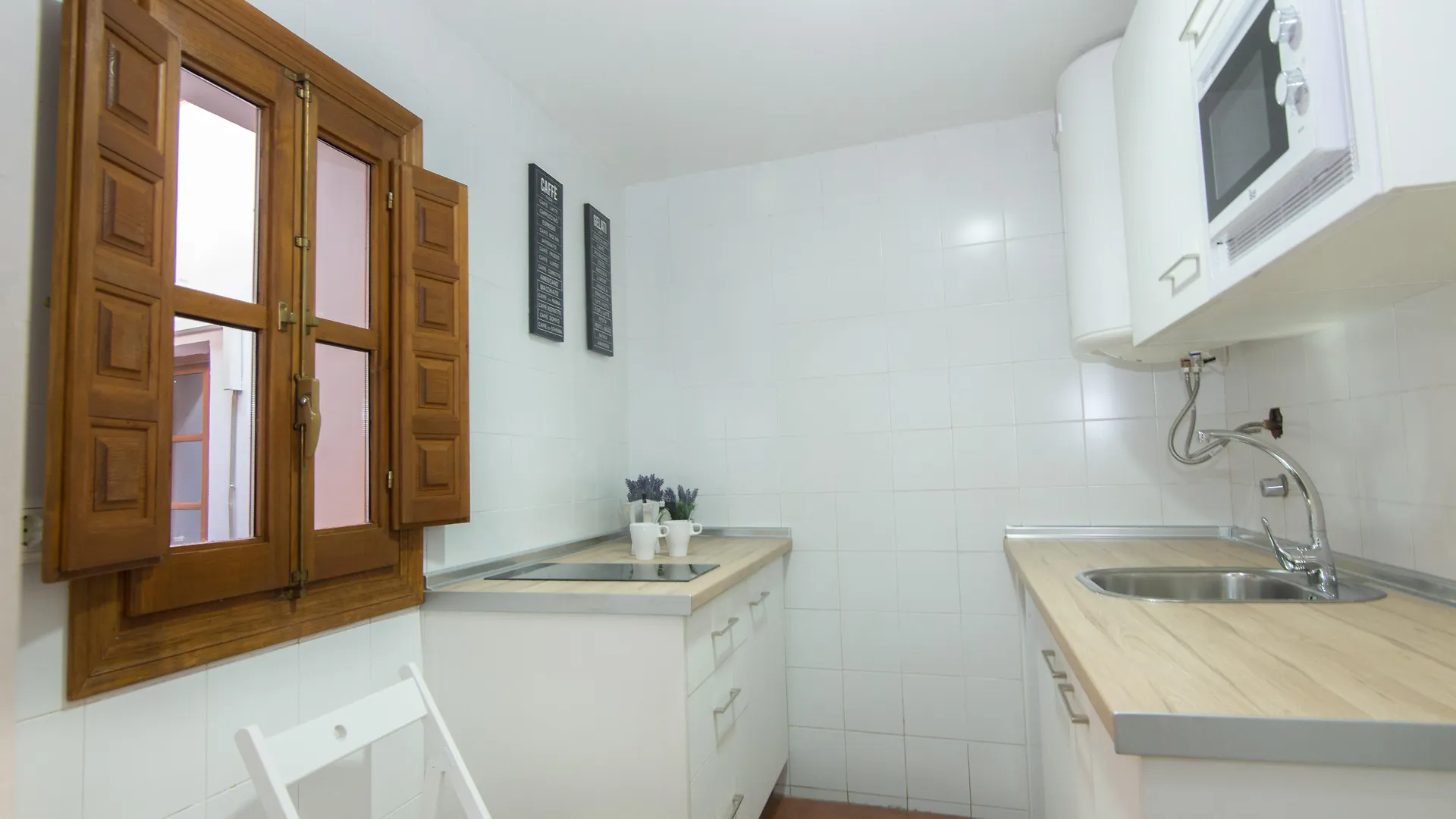 Apartamentos Nahira Suites 3000 Granada İspanya