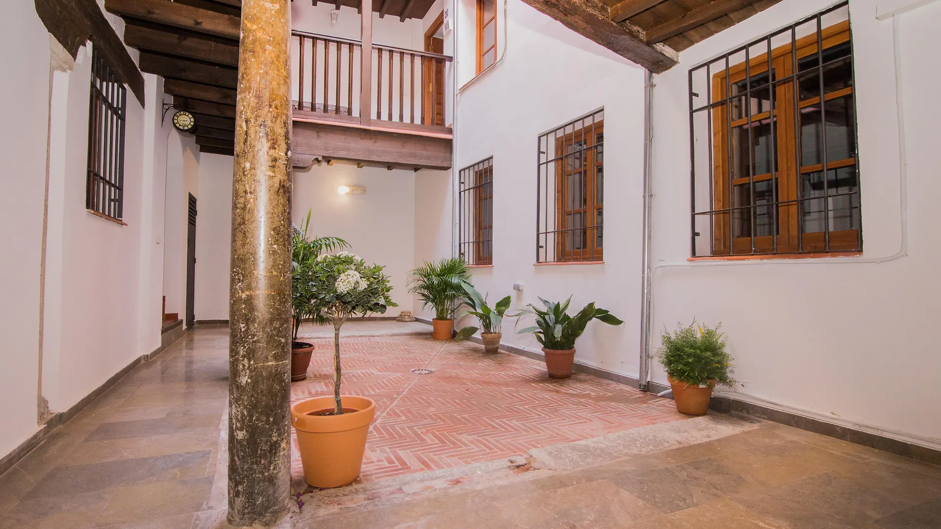 Apartamentos Nahira Suites 3000 Granada 0*,  İspanya