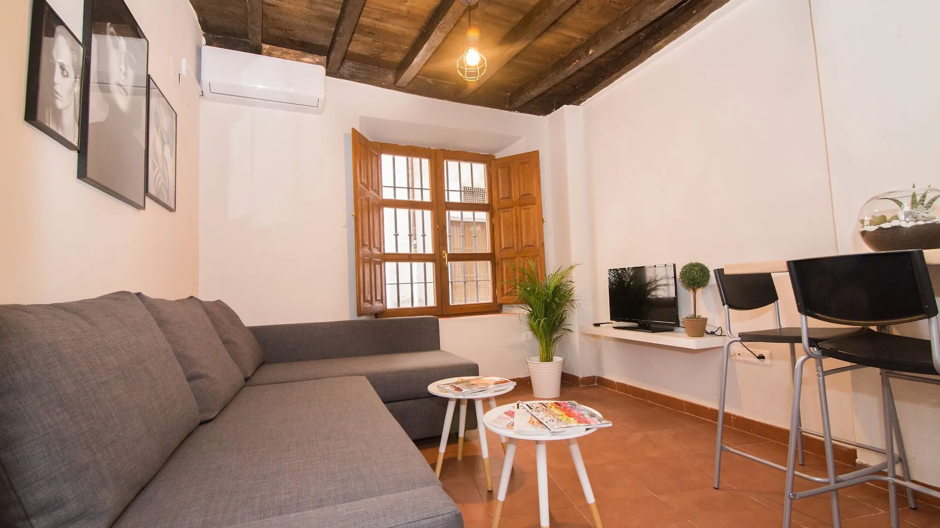 Apartamentos Nahira Suites 3000 Granada Daire