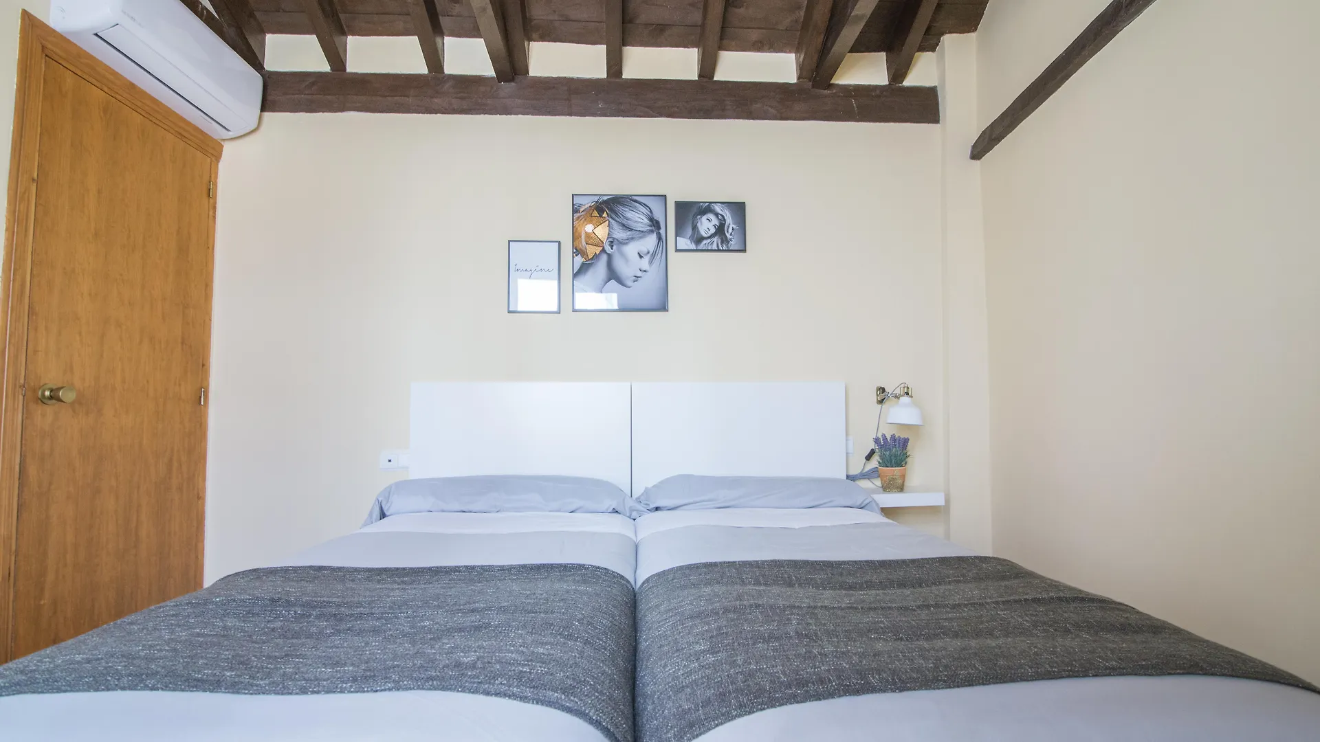 Apartamentos Nahira Suites 3000 Granada 0*,  Spanje