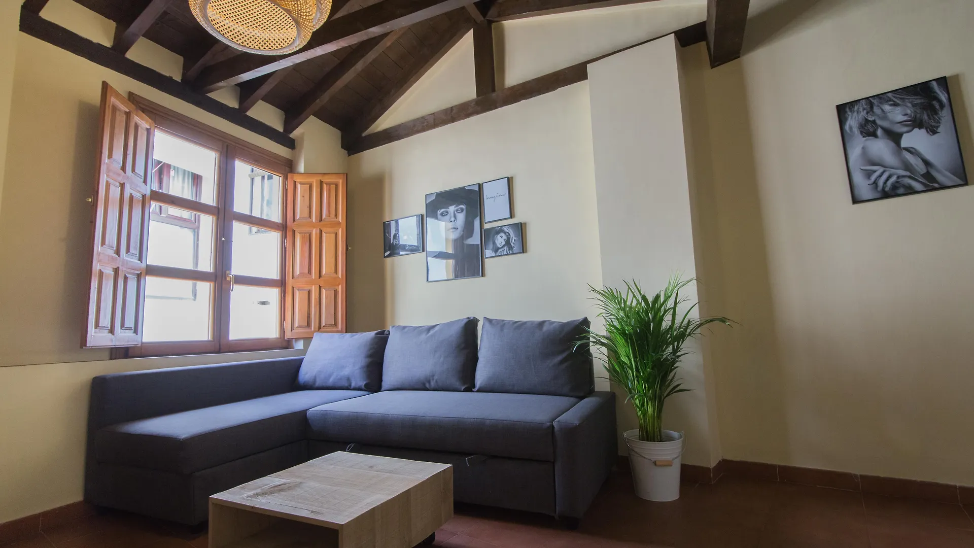 Apartamentos Nahira Suites 3000 Granada Spanje