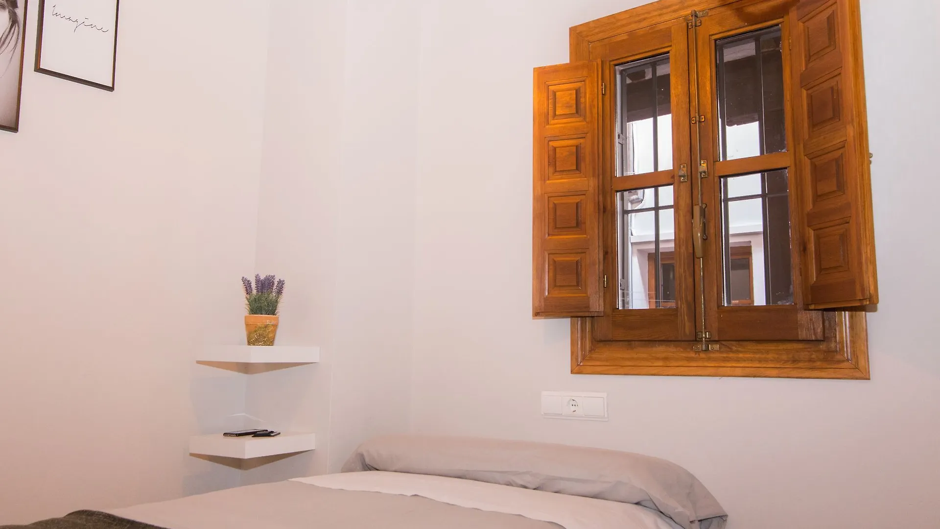 Apartamentos Nahira Suites 3000 Granada